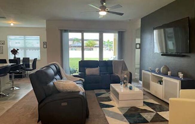 EXECUTIVE SMART HOME in COPPER CREEK- Port St Lucie