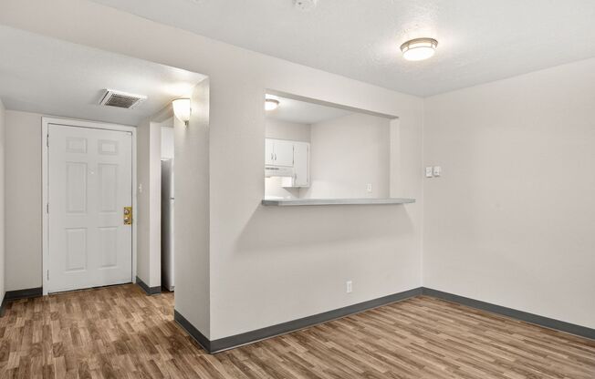 2 beds, 1 bath, 900 sqft, $1,025, Unit 122