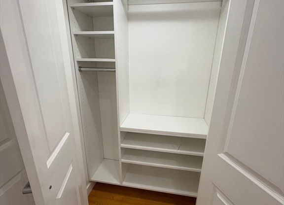 2 beds, 1 bath, $2,250, Unit 202