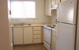 Large 2 Bedroom Apt Living, Located in the Center of Vancouver, WA!