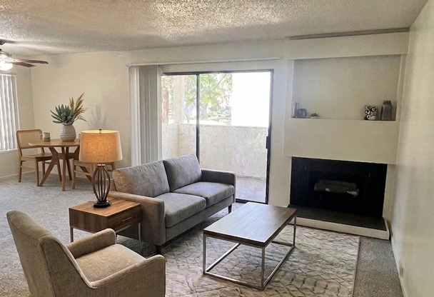 2 beds, 1 bath, 923 sqft, $1,855, Unit 140126