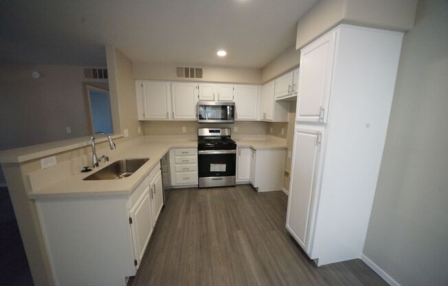 1 bed, 1 bath, $1,195, Unit Building #16