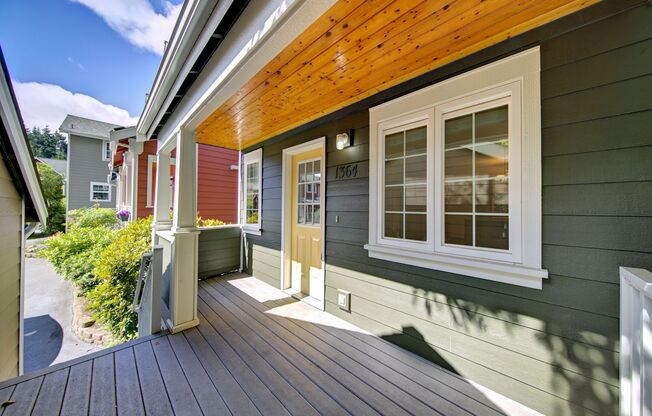 2 Bedroom Townhouse Conveniently Located
