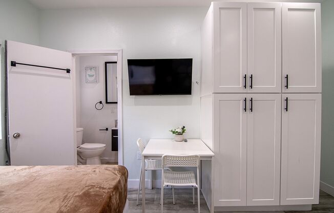 Studio, 1 bath, 141 sqft, $1,095.42, Unit 08