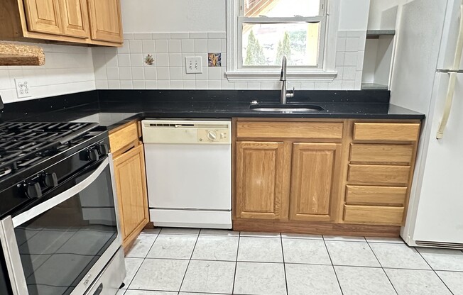 2 beds, 2 baths, 1,000 sqft, $2,200, Unit 3