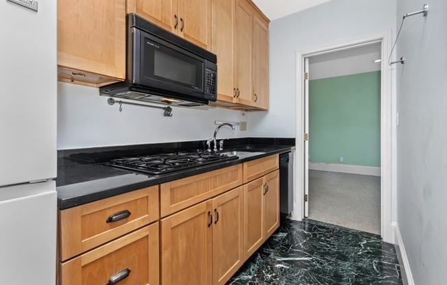 1 bed, 1 bath, 600 sqft, $3,700, Unit 6E