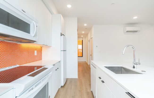 1 bed, 1 bath, 611 sqft, $1,595, Unit N-401