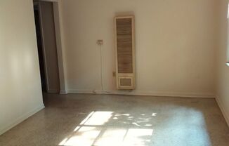 1 bed, 1 bath, $875, Unit 4