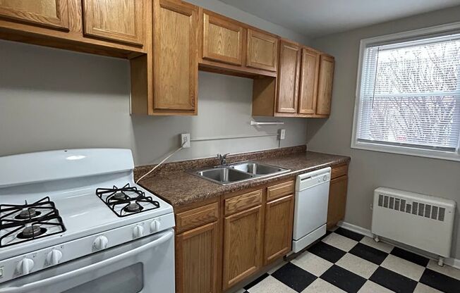 Hillside Court Apartments (318 N. 31st Ave.)