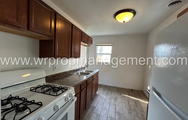 2 beds, 1 bath, $1,295