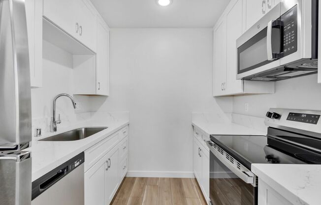 1 bed, 1 bath, 600 sqft, $2,695, Unit 1133 1/2