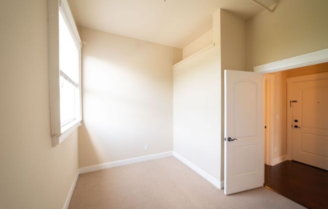 1 bed, 1 bath, $1,995, Unit 09