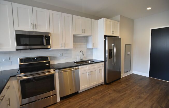 1 bed, 1 bath, 642 sqft, $3,160, Unit 3833-218