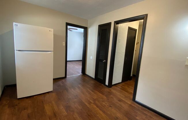 1 bed, 1 bath, 610 sqft, $900, Unit A