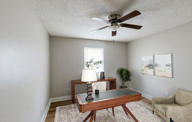 3 beds, 1 bath, 1,100 sqft, $1,100