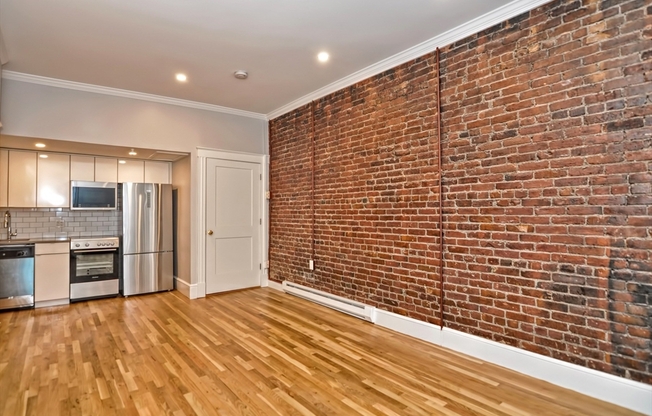 1 bed, 1 bath, $2,900, Unit 100