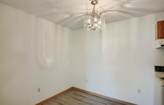 2 beds, 1 bath, $1,100, Unit Apt 94