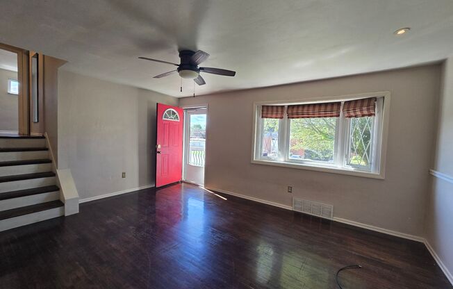 Beautiful 3 Bedroom Home - Garden City