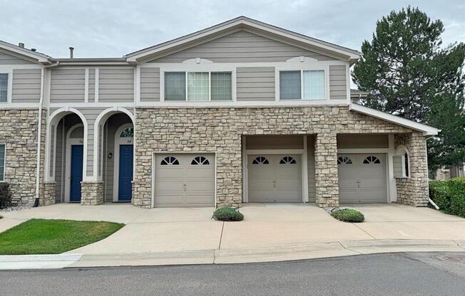 4271 S BLACKHAWK CIR