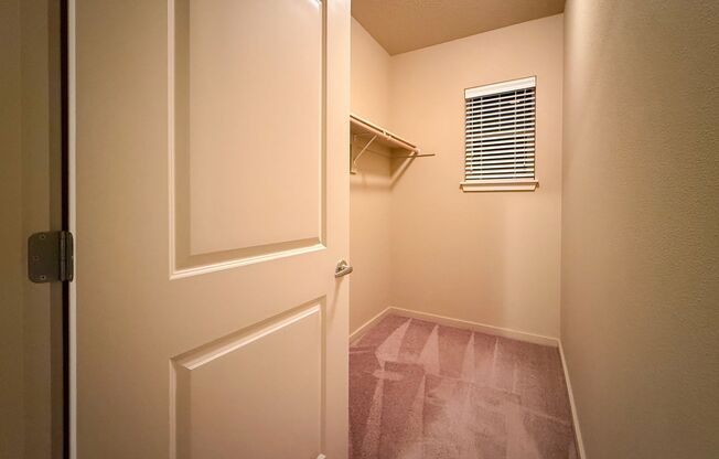 2 beds, 2 baths, 1,090 sqft, $1,600, Unit 523-06