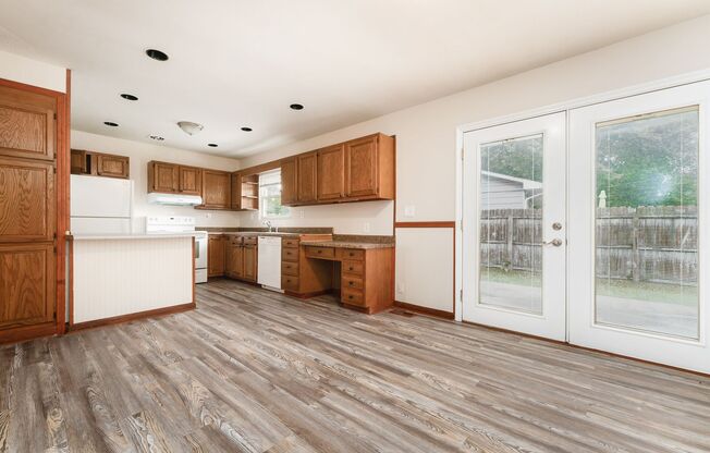 546 PALACE LN