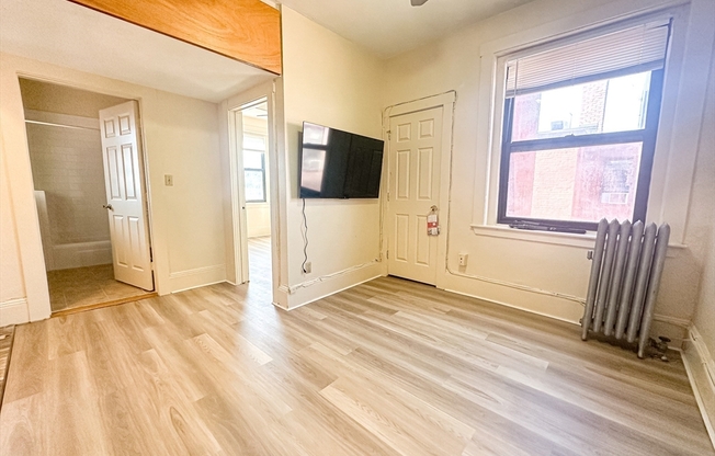 1 bed, 1 bath, 400 sqft, $2,050, Unit 20