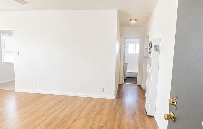 1351 S COCHRAN AVE