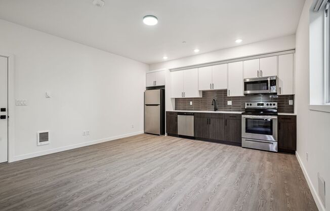 1 bed, 1 bath, 420 sqft, $1,550, Unit 11