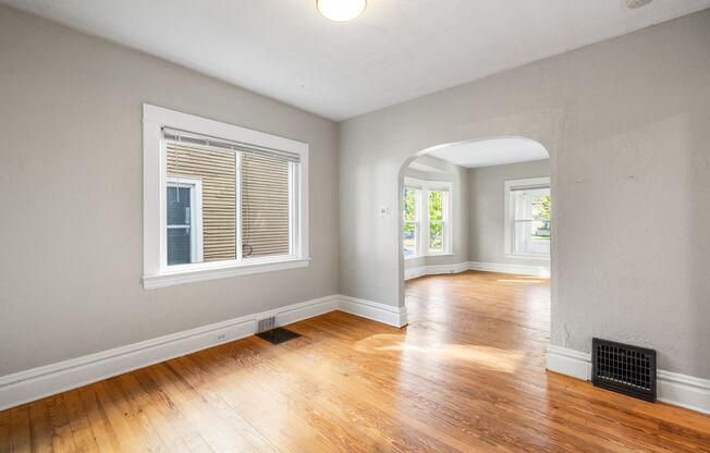 1114 E Fulton