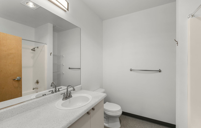 1 bed, 1 bath, 637 sqft, $1,495