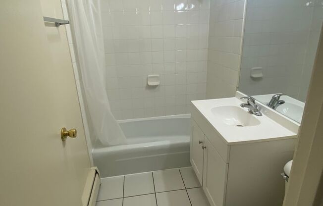 2 beds, 1.5 baths, 963 sqft, $1,299, Unit 5166 C03