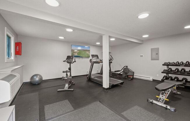 2 beds, 1 bath, 935 sqft, $1,525, Unit 105