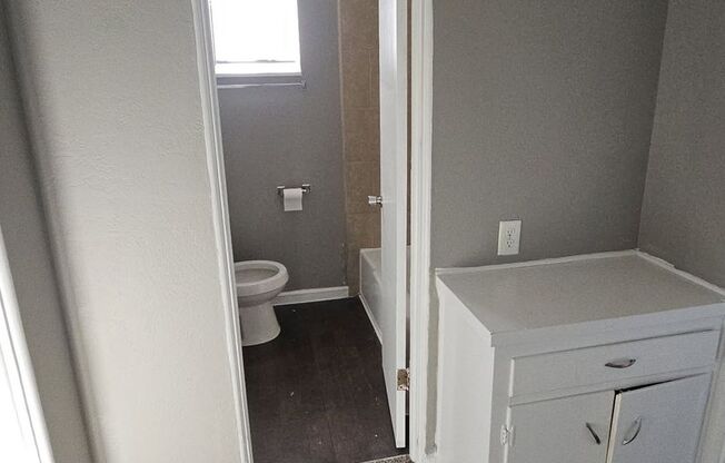 2 beds, 1 bath, 750 sqft, $970, Unit B02 1020 07