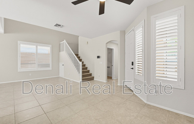 226 E REDWOOD LN
