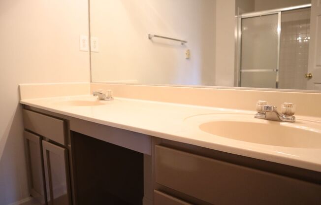 2 beds, 2 baths, 1,033 sqft, $1,599, Unit 18-18204