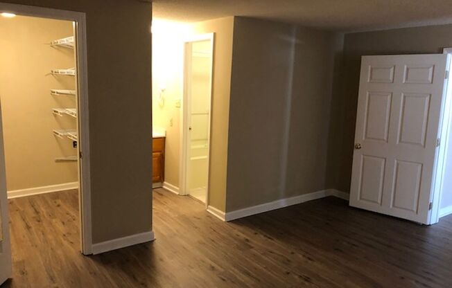 1 bed, 2 baths, $1,000