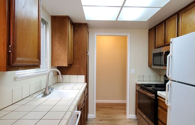 Spacious Downstairs Condo, New Wood Flooring, Fresh Paint, 1 Car Garage, Pool, Hot Tub, Patio!