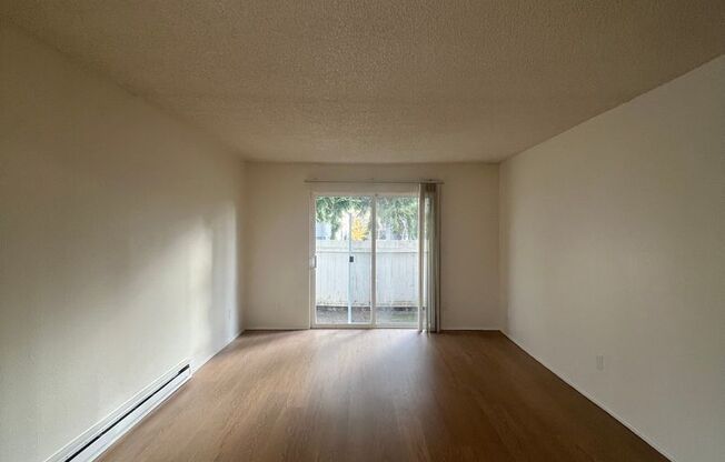 2 beds, 2 baths, 847 sqft, $1,395, Unit 30