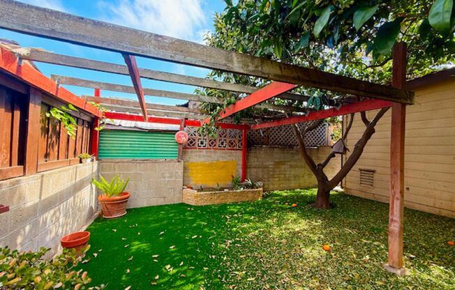 Beautiful 3/2 on a Great Block in Ocean Beach