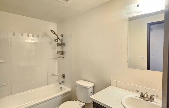 2 beds, 1 bath, 594 sqft, $1,100, Unit 34