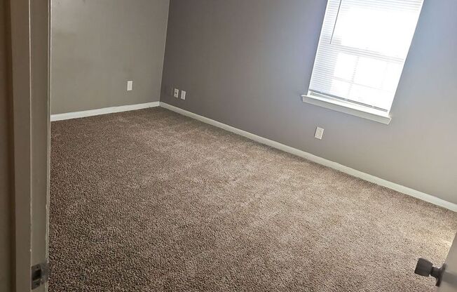 2 beds, 1.5 baths, 1,150 sqft, $995, Unit J01