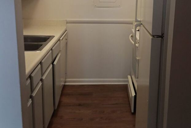 2 beds, 1.5 baths, 1,065 sqft, $1,250, Unit U07