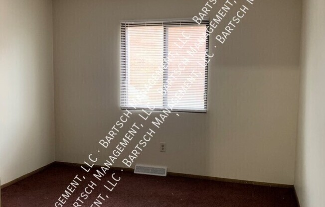 4315 N 104 ST