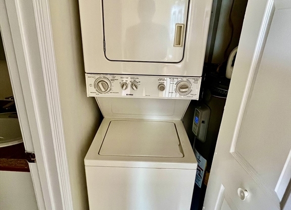 2 beds, 2 baths, 1,206 sqft, $3,000, Unit 205