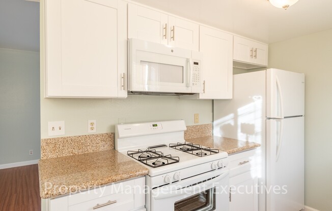 3 beds, 1 bath, $2,800, Unit 3405 Wightman Street