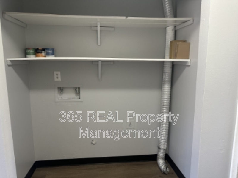 2515 W 27 ST