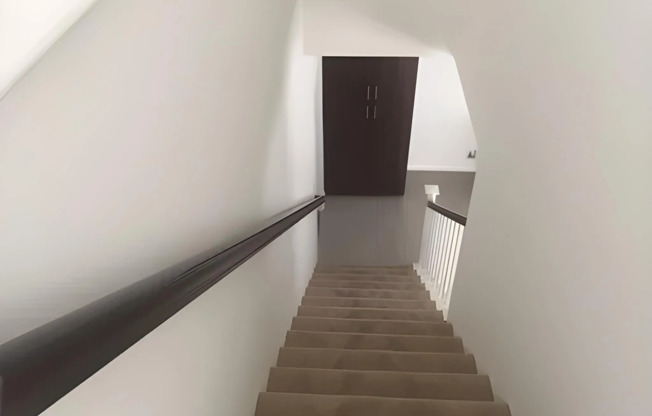 Big and Beautiful 4 bedroom, 3 bath + loft townhouse in gated community. Must see!! 11942 Terra Bella St.