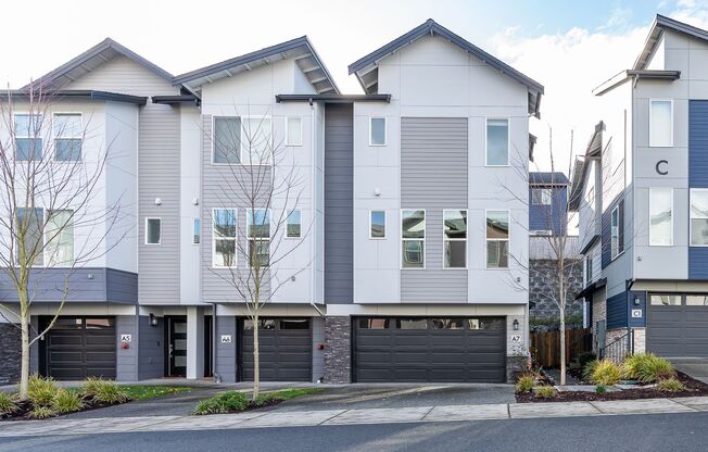Newer 4 bed, 3.5 bath Townhome In Lynnwood $3400/mo.