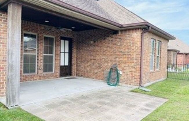 3 beds, 2 baths, $2,400