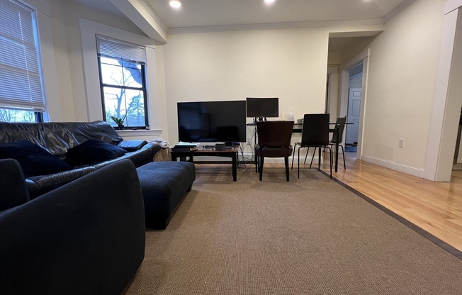 2 beds, 1 bath, 795 sqft, $3,500, Unit 24